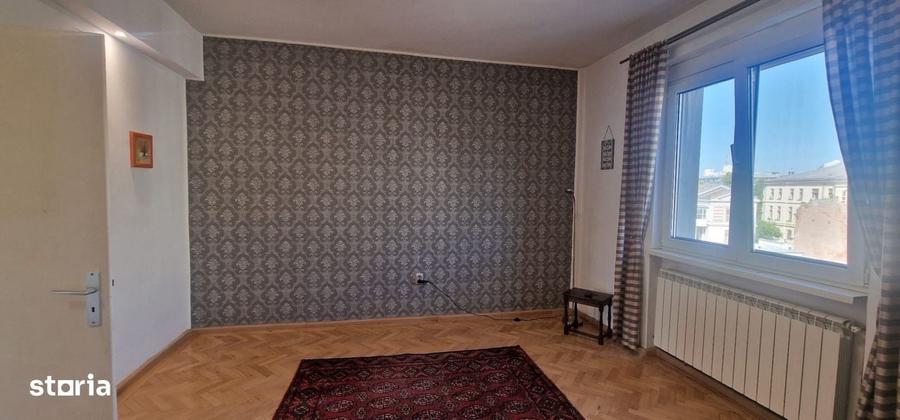 Apartament cu 2 camere decomandat în Universitate