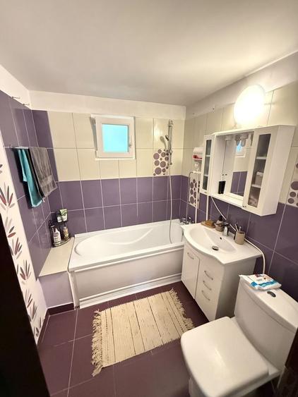 Apartament cu 3 camere semidecomandat în 1 Decembrie 1918
