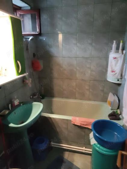 Apartament cu 3 camere decomandat în Far