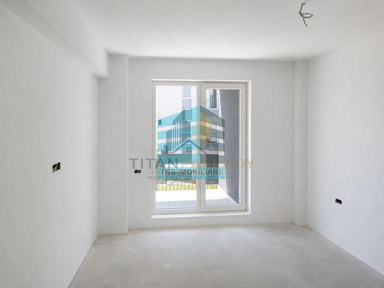 Apartament cu 4 camere decomandat în Titan