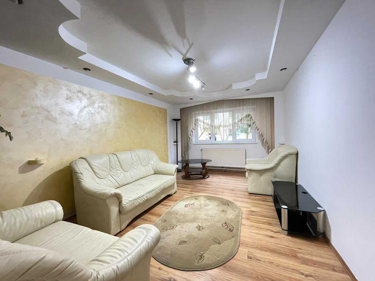 Apartament cu 3 camere decomandat în Central
