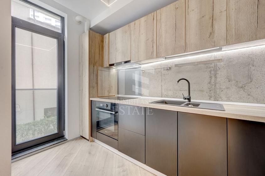 Apartament cu 4 camere semidecomandat, mobilat în Barbu Văcărescu