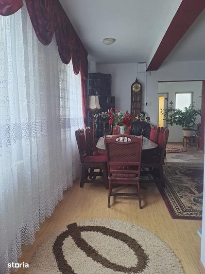 Casă cu 4 camere cu Teren 800 Mp în Stâlpeni