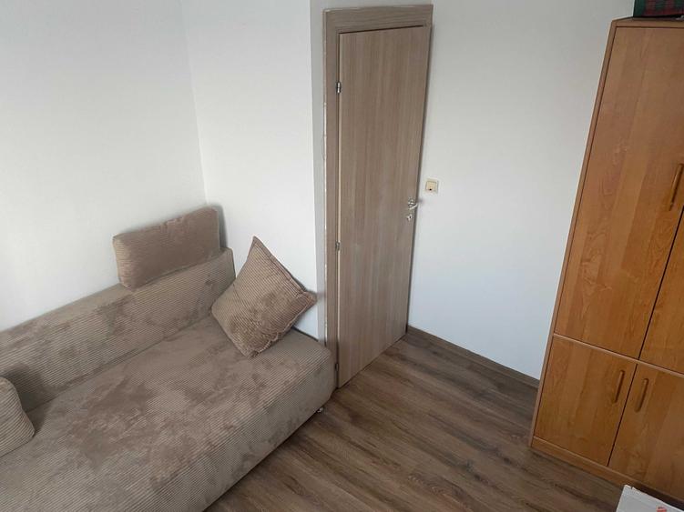 Apartament cu 3 camere semidecomandat în Sud