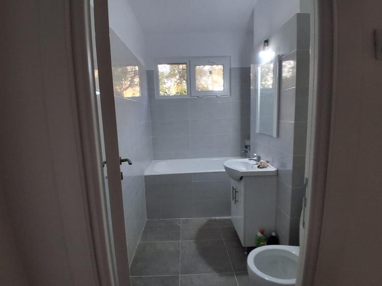 Apartament cu 2 camere semidecomandat în Podu Roș
