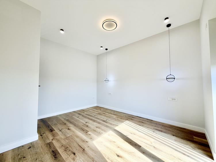 Duplex cu 4 camere cu Canalizare în Moșnița Nouă
