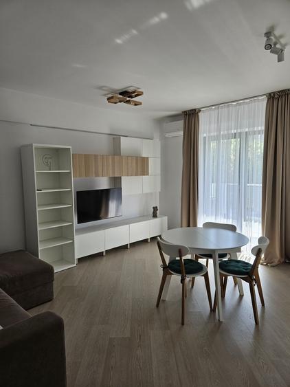 Apartament cu 3 camere în Mihai Bravu