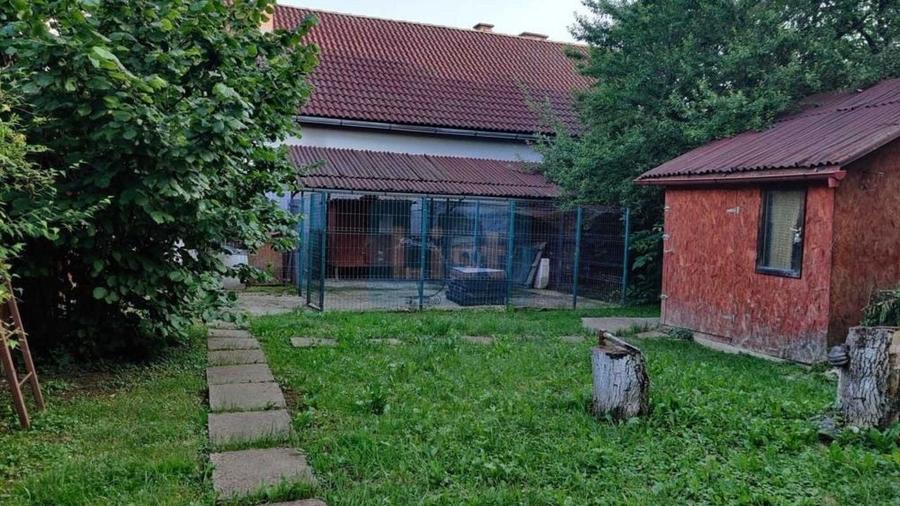 Casă cu 4 camere cu Canalizare în Central