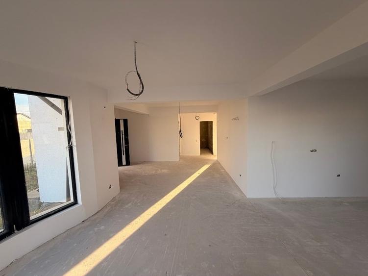 Casă individuală cu 4 camere cu Garaj în Berceni