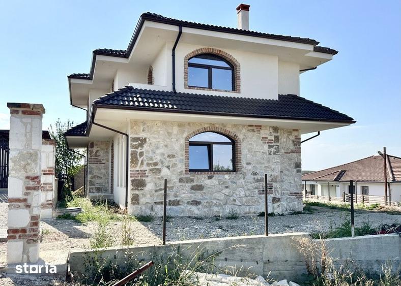 Casă cu 4 camere cu Teren 450 Mp în Apahida