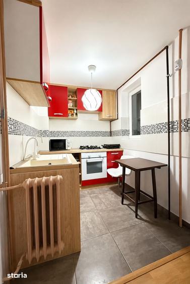 Apartament cu 4 camere decomandat în Tei