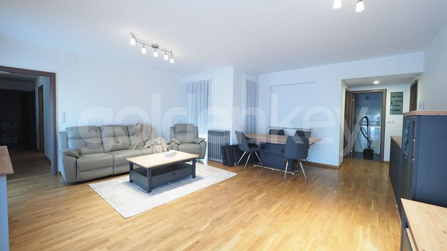 Apartament cu 4 camere semidecomandat în Băneasa