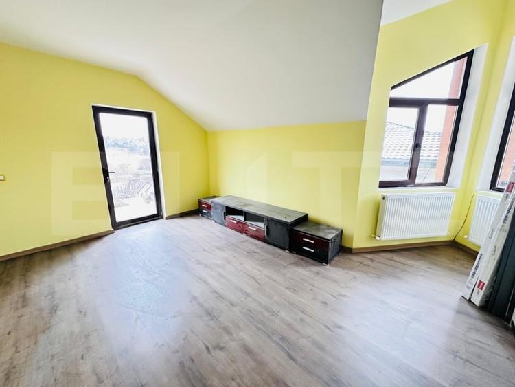 Casă individuală cu 5 camere cu Canalizare în Bucium