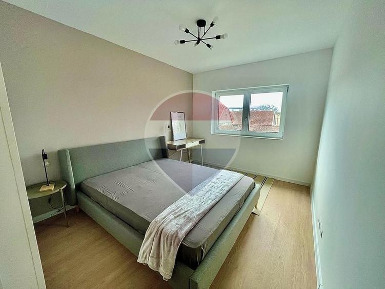 Apartament cu 2 camere semidecomandat, mobilat în Florești