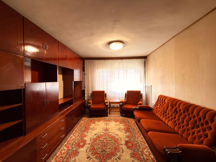 Apartament cu 3 camere semidecomandat în Complex Studențesc
