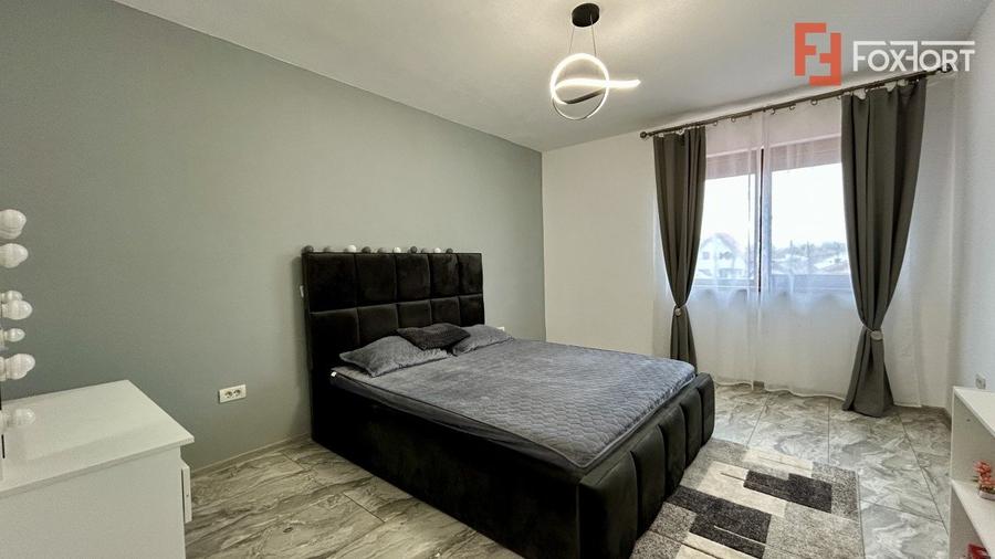 Casă individuală cu 5 camere cu Canalizare în Plopi