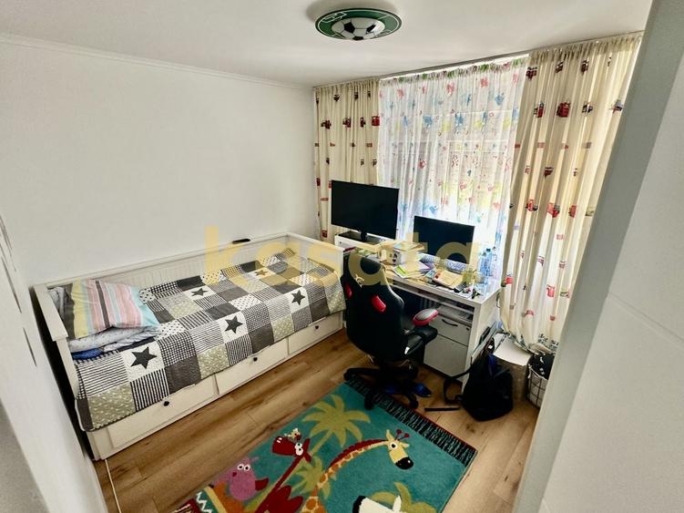 Apartament cu 4 camere decomandat în Aviației