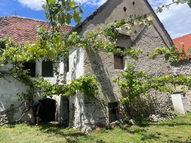 Casă cu 4 camere în Central