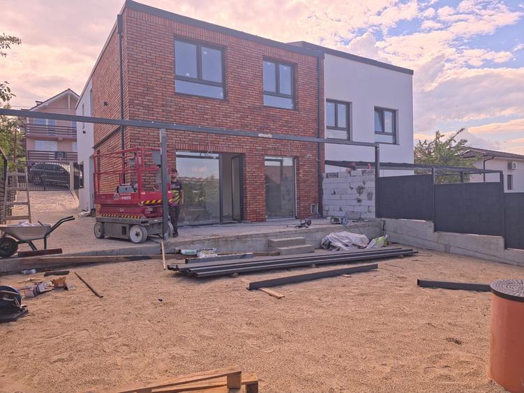 Duplex cu 6 camere cu Canalizare în Dezmir