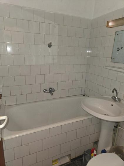 Apartament cu 3 camere decomandat în Aradului