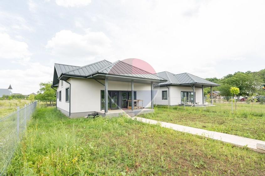 Casă individuală cu 5 camere cu Teren 500 Mp în Ciofliceni