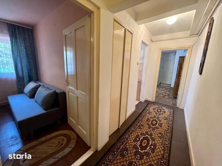 Apartament cu 3 camere decomandat în Cornișa