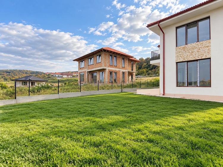 Duplex cu 4 camere cu Canalizare în Chinteni