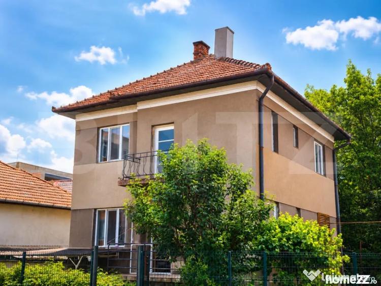 Casă cu 6 camere cu Teren 327 Mp în Central