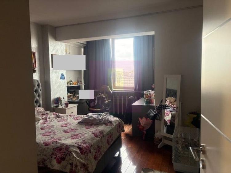 Apartament cu 4 camere decomandat în Titan