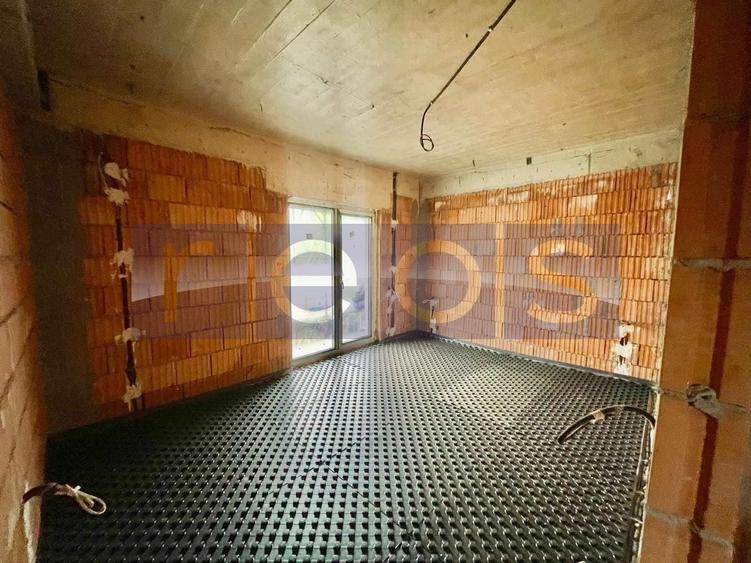 Duplex cu 5 camere cu Canalizare în Sălăjan