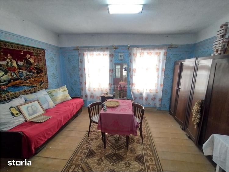 Casă cu 7 camere cu Teren 546 Mp în Socol