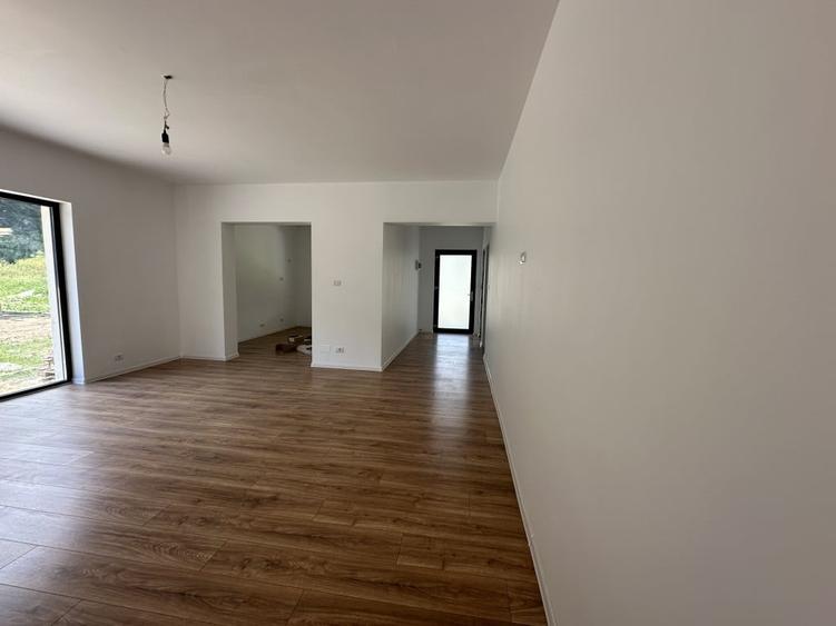 Casă cu 3 camere cu Teren 350 Mp în Central