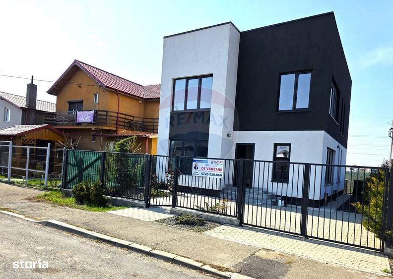 Casă cu 4 camere în Crâng