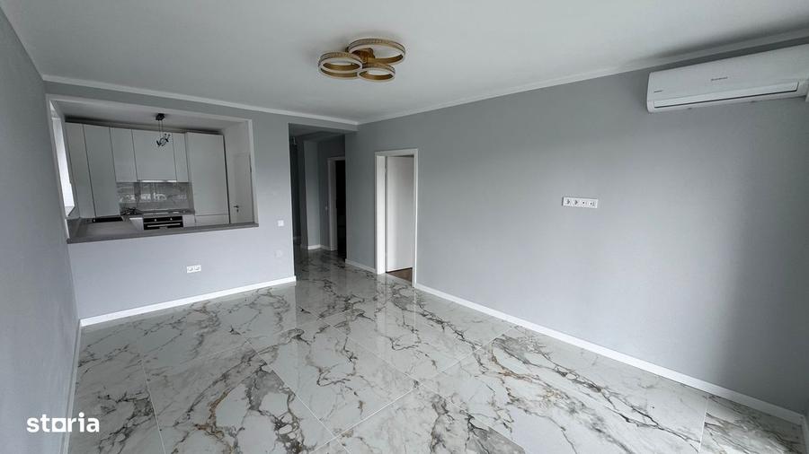 Apartament cu 3 camere decomandat în Cristian