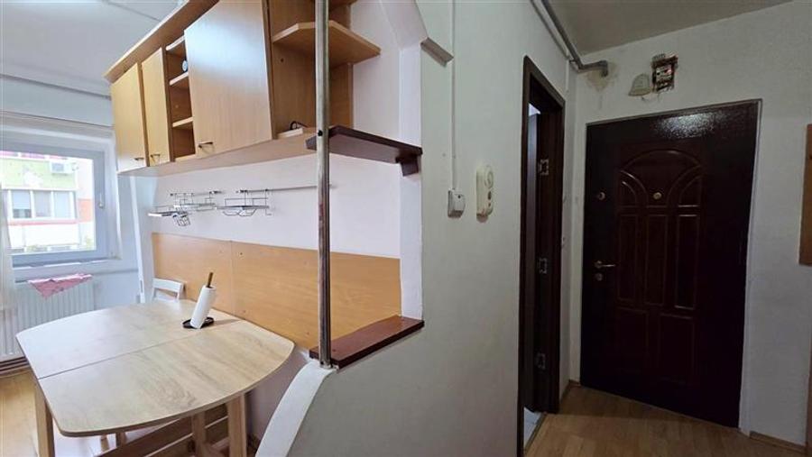 Garsonieră decomandată, mobilată în Steaua