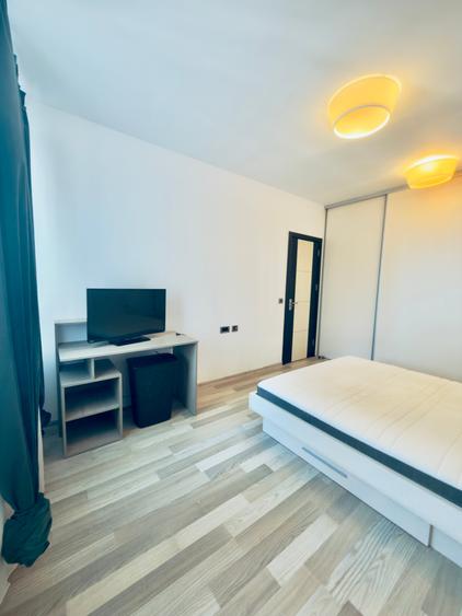 Apartament cu 3 camere decomandat în Tractorul