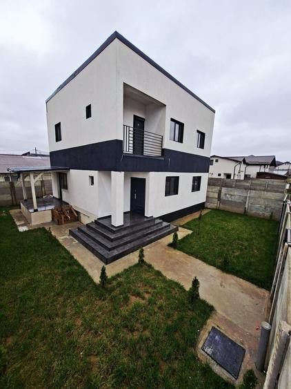 Casă individuală cu 4 camere cu Canalizare în Est