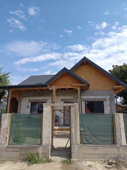 Casă cu 3 camere în Tunari