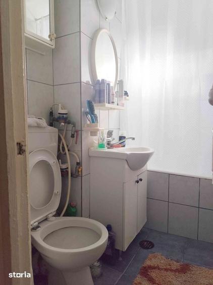 Apartament cu 2 camere semidecomandat în Craiovița Nouă