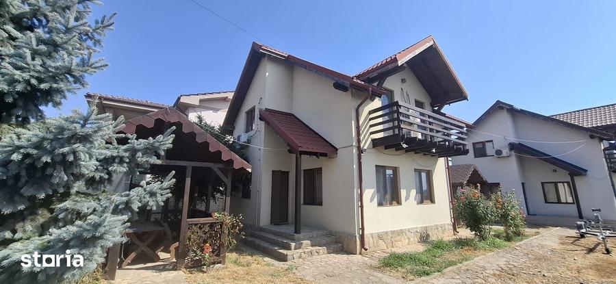 Casă cu 8 camere cu Teren 776 Mp în Central