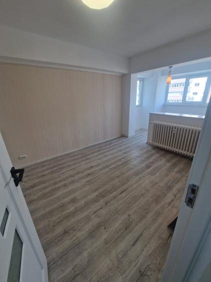 Apartament cu 3 camere decomandat în Militari