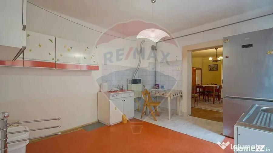 Apartament cu 3 camere nedecomandat în Centrul Istoric