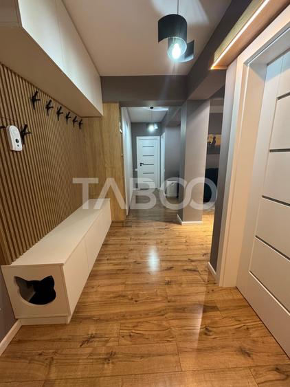 Apartament cu 3 camere semidecomandat, mobilat în Turnișor