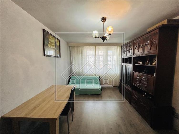 Ap semidecomandat, 2 camere, balcon inchis, 53 mp + 7 mp - M.Viteazu - 2