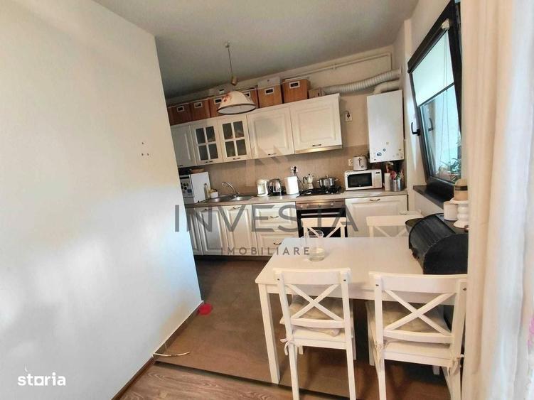 Apartament cu 3 camere semidecomandat în Borhanci