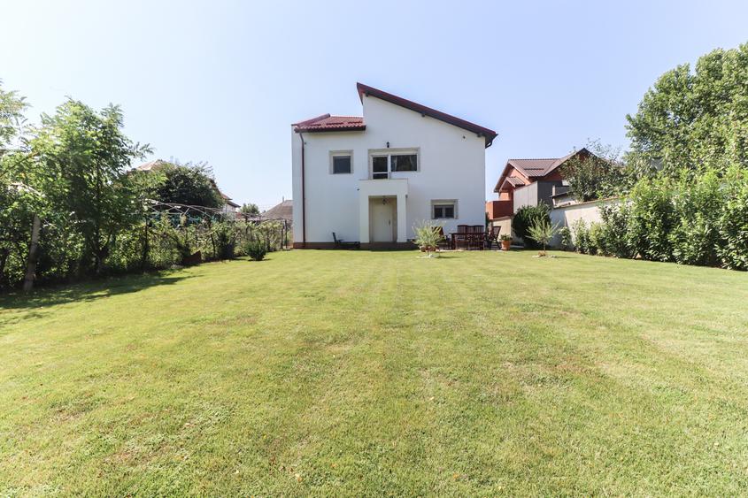 Duplex cu 4 camere cu Canalizare în 1 Decembrie