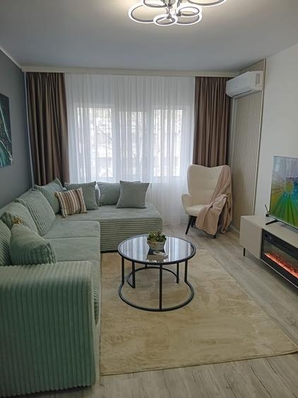 Apartament cu 3 camere semidecomandat, mobilat în Micro 16
