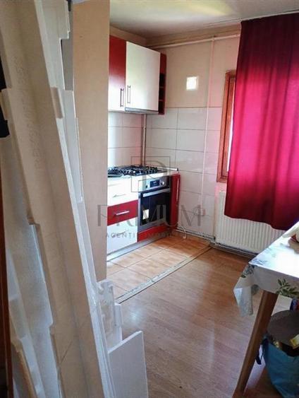 Apartament cu 3 camere decomandat în Bucovina