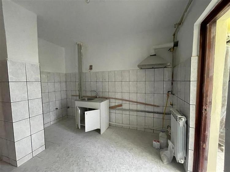 Apartament cu 2 camere decomandat în E3