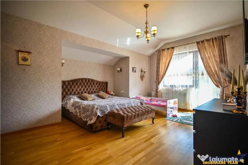 Casă cu 5 camere cu Teren 965 Mp în Central